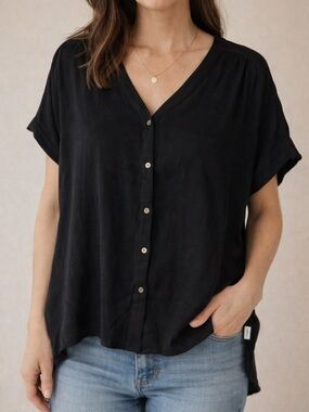 Orvis Black V-Neck Short Sleeve Button-Down Blouse